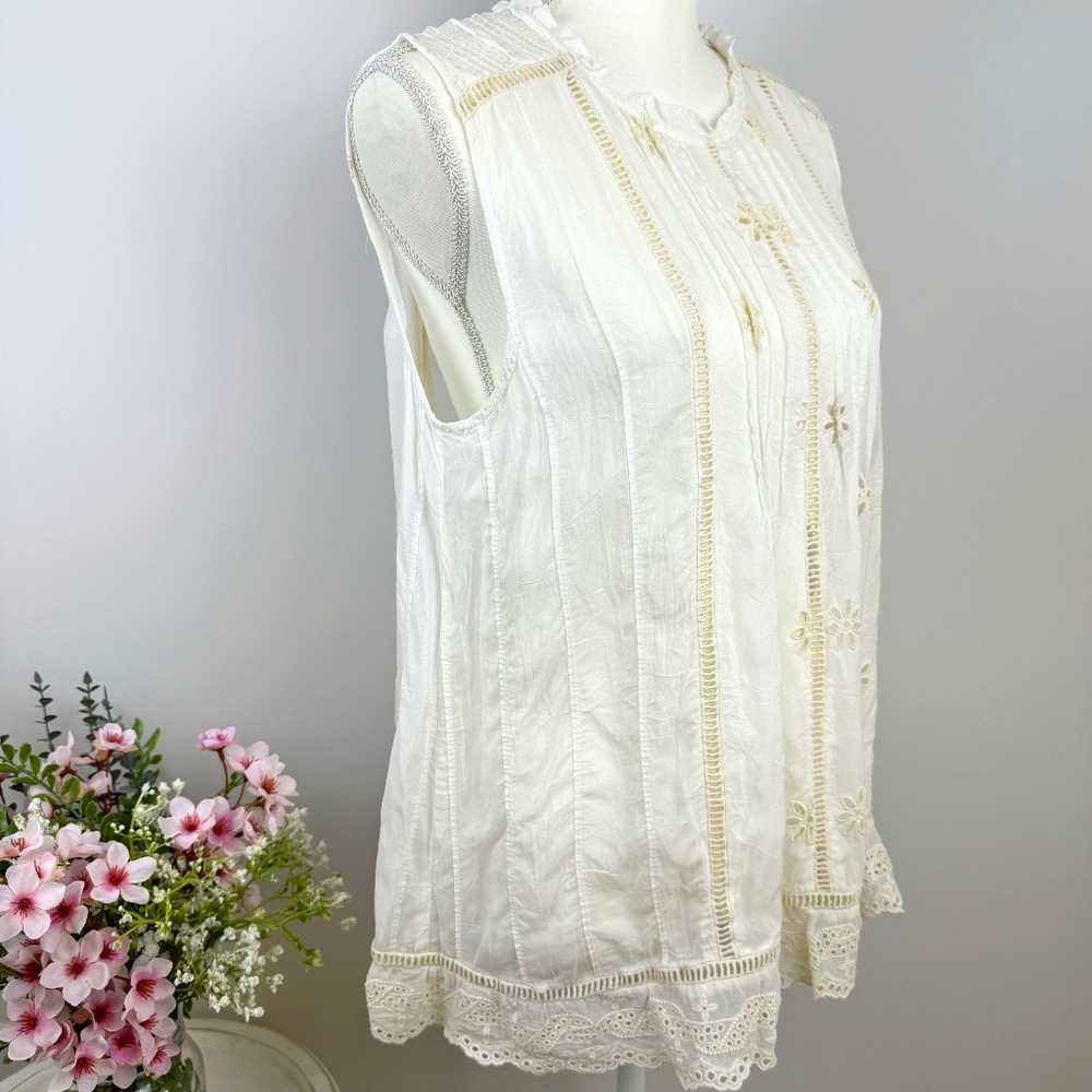 JOHNNY WAS Nia Eyelet White Top Embroidered Details Boho Sleeveless / Small